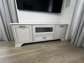 Тумба под телевизор Tiffany вудлайн кремовый RTV 1V2D1S